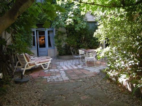 Camplong-d'Aude Maison | "Ancien Cafe" with courtyard