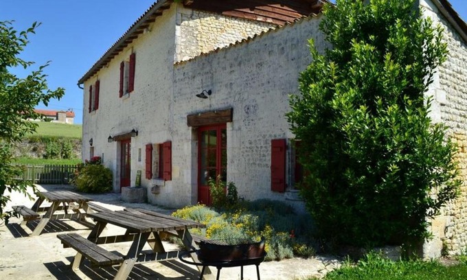 Lignieres-Sonneville Maison | Ancien Moulin Rénové avec Piscine et Jardin, Idéal Familles, Vignobles du Cognac - FR-1-653-88