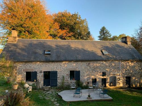 Saint-Merd-les-Oussines Lit Et Petit-Déjeuner | Ancien Prieure Chambre King Size avec sauna et bain nordique privatifs en extérieur
