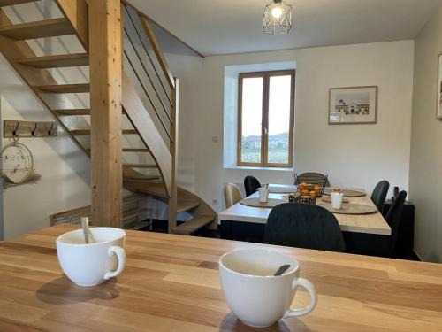 Durdat-Larequille Maison | Ancienne bergerie rénovée avec piscine et grand jardin en Auvergne - FR-1-489-411