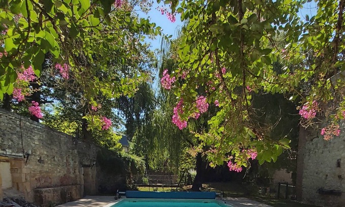 Fumel Maison | Ancienne Poterie au calme dans parc arboré avec grande piscine