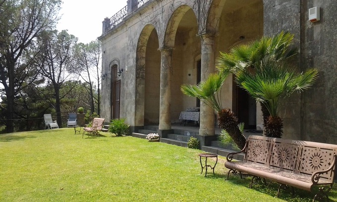 Piedimonte Etneo Villa | VILLA FIN 800 ANTIQUE SITUE DANS UN PARC ENTRE ETNA, LA MER ET TAORMINA