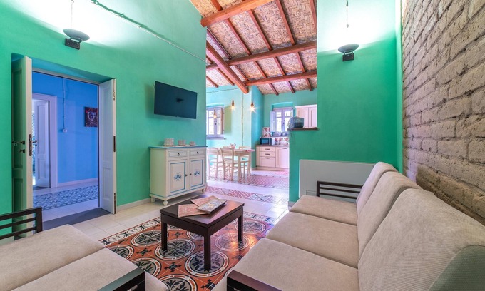 Nurachi Maison | Ancient Platanus Dwelling - R 3832