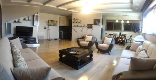 Mbrostar-Urë Appartement | Andi guest house