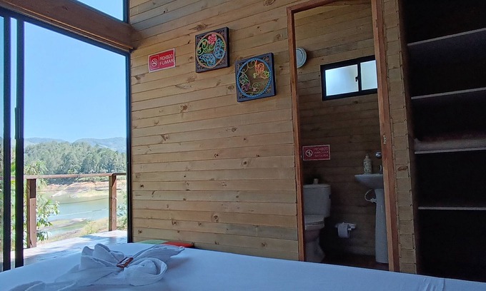 Guatape Cabine | Andre's Deck