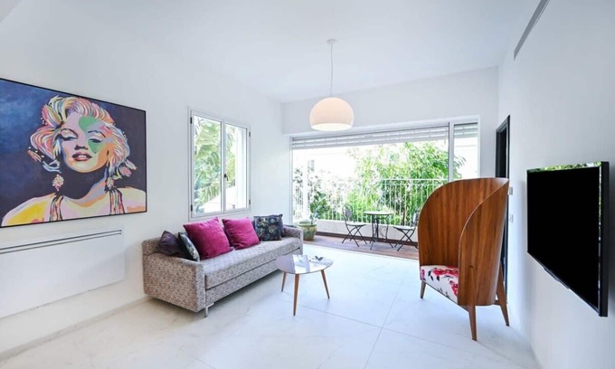 Tel Aviv Promenade Appartement | Andy Warhol at Hakerem by Holyguest