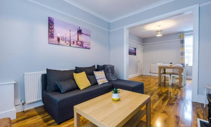 Anfield Maison | Anfield House 2 bedroom 2 Mins from Anfield Stadium Sleeps 7