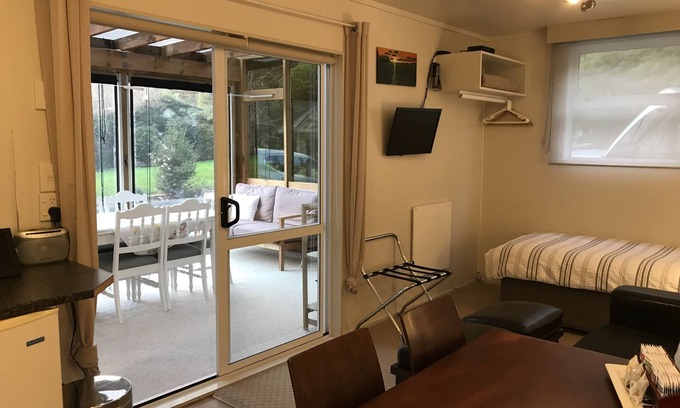 Lower Hutt Appartement | Angie's Rural Retreat