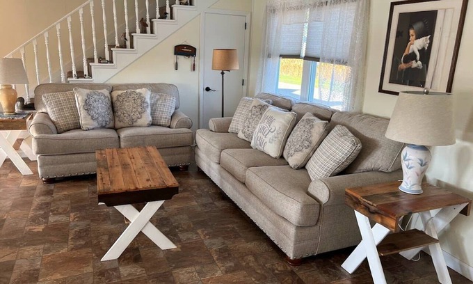 Howe Maison | Angler's Place at Pigeon Lake