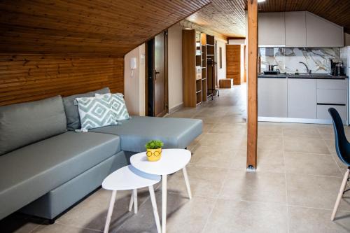 Stavros Appartement | ANGO Secont Floor Apartment