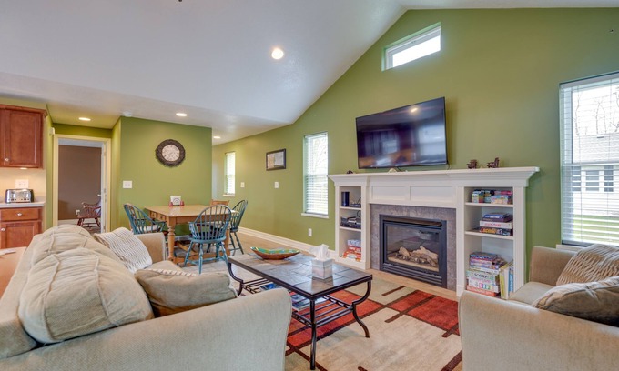 Lake Erie Beach Maison | Angola Getaway: Walk to Lake Erie Beach Park!