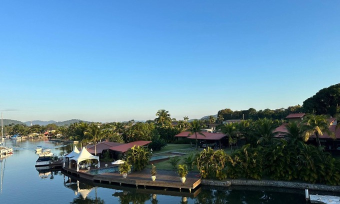 Bracui Maison | Angra dos Reis Mansion - 4,000 m2 of green area. 150 m of canal frontage. 100-foot boat
