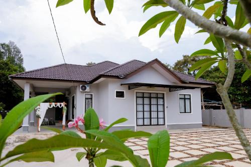 Kampung Durian Guling Maison | Anjung Homestay & Event