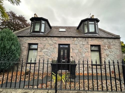 Bucksburn Maison | Ann Cottage Retreat in Aberdeen