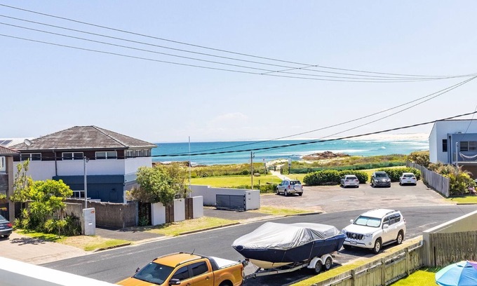 Anna Bay Maison | Anna Bay Beach Shack, 44 Ocean Avenue - fantastic 2 storey house with spectacular views