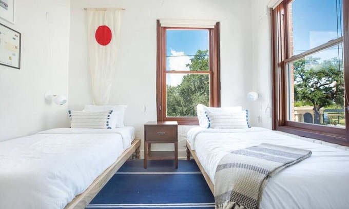 Yamacraw Village Copropriété | Annabelle 2D - Downtown 2 BR/2BA near City Market
