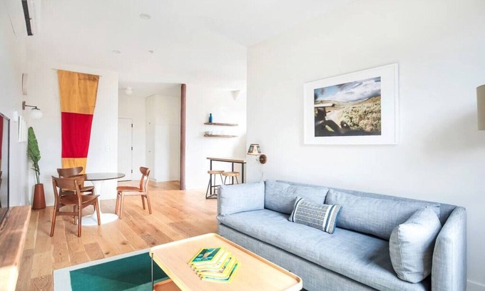 Yamacraw Village Appartement | Annabelle 3B - Bright King Bedroom Near Nightlife
