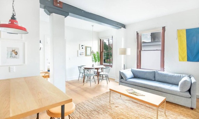 Yamacraw Village Copropriété | Annabelle 3D - 2BR, Full Kitchen near City Market