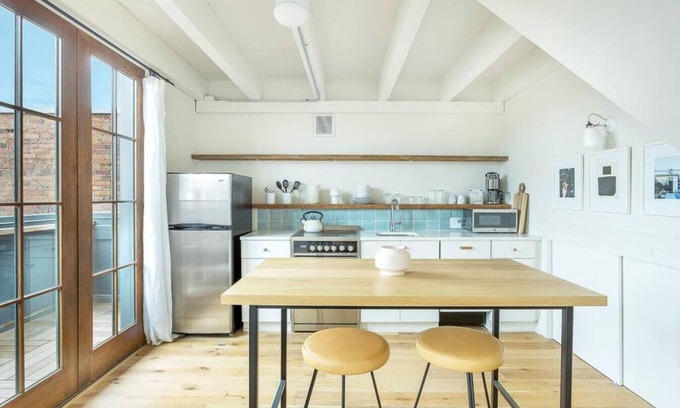 Yamacraw Village Appartement | Annabelle 4A - Top Floor Loft with Terrace in Historic Downtown