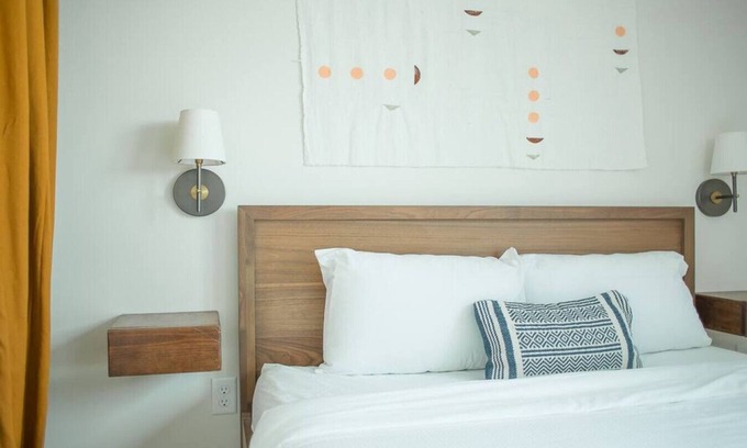 Yamacraw Village Appartement | Annabelle 4C - Top Floor 2BR Historic District Loft with Terrace