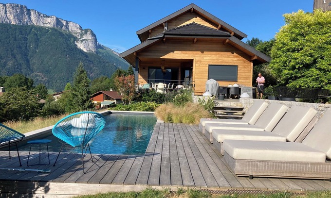 Alex Villa | Annecy maison avec piscine 5min du lac Menthon, 20 min stations des Aravis