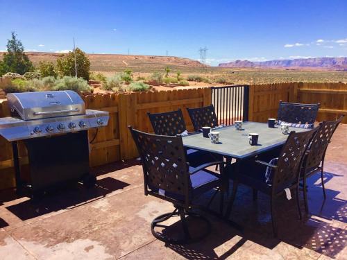 Page Maison | AntelopeCanyonHouse w VIEW offering Deals for two couples pets okay