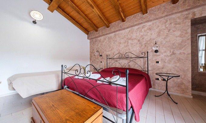 Gioiosa Marea Appartement | Antico Casale Gioiosa Marea Suite with Sea View, Wi-Fi and Air Conditioning