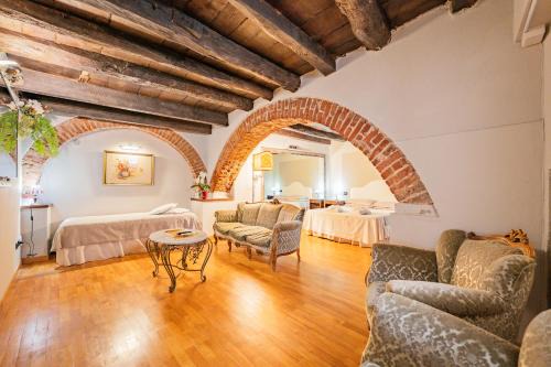 Piazza Maison | Antico Palazzo