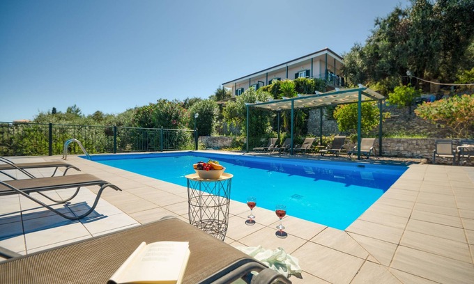 Koutsi Appartement | Antigoni Villa Dio: Piscine commune, vue imprenable, climatisation