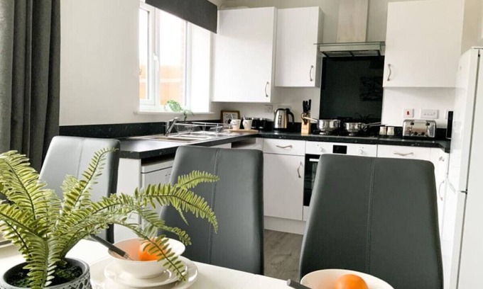 Andover Maison | Antley House - lovely 3 bedroom house in Andover with free parking.