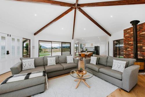 Erudgere Maison | Anton Pavilion - Cheerful Country Solace in Mudgee