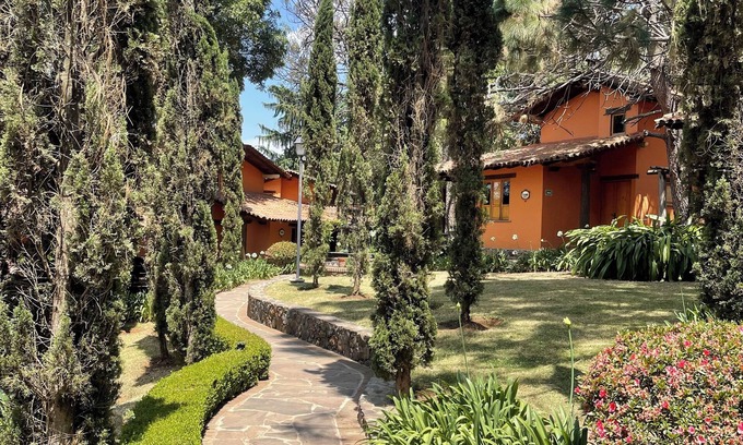 Mazamitla Cabine | Anturio Cabaña 100% de Lujo con Hermosos Jardines