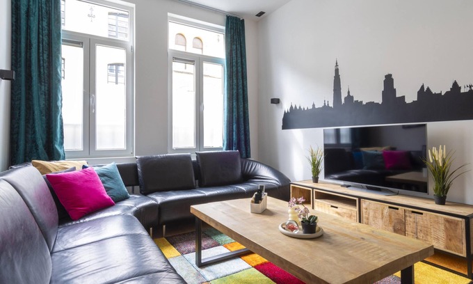 Amandus - Atheneum Appartement | Antwerp Gem: Stylish Apartment Near Trendy Eiland