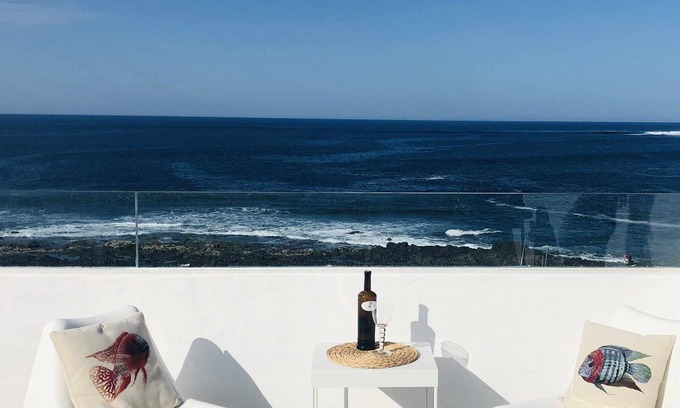 La Santa Appartement | ANCHORED HOUSE - ANZUELO APARTMENT Facing the sea-solarium-barbecue