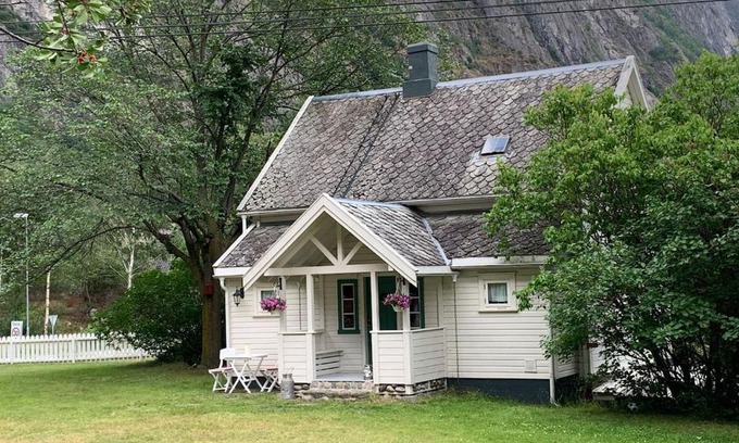 Borgund Maison | Aobrio Holidayhouse, authentic norwegian farmhouse close to Flåm