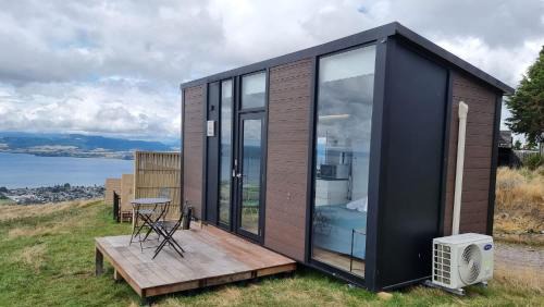 Kawaha Point Maison | Aorangi Peak Cabins 8 by Tiny Away