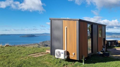 Kawaha Point Maison | Aorangi Peak Cabins 9 by Tiny Away