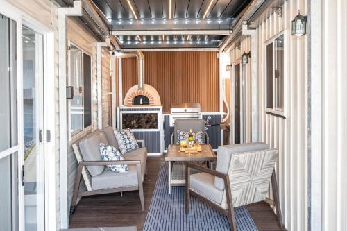 Tokeshi Maison | Aotearoa House Yomitan, BBQ, Pizza Oven