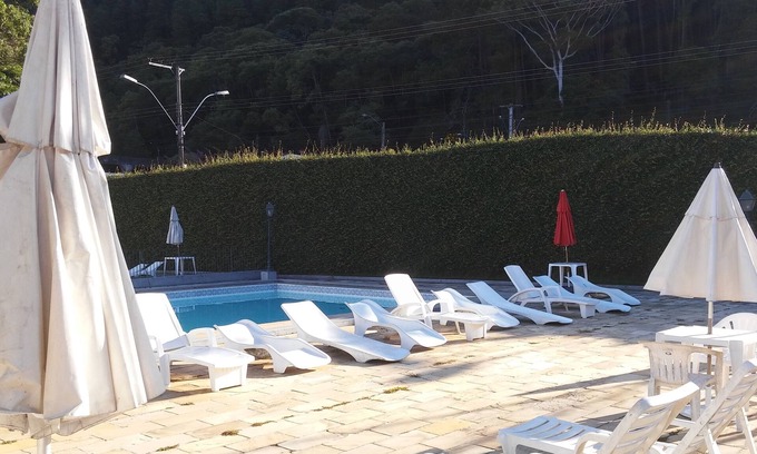 Olaria Appartement | AP 2 qts wifi Cheminée Piscine Sauna Quadra play / Aire de pique-nique