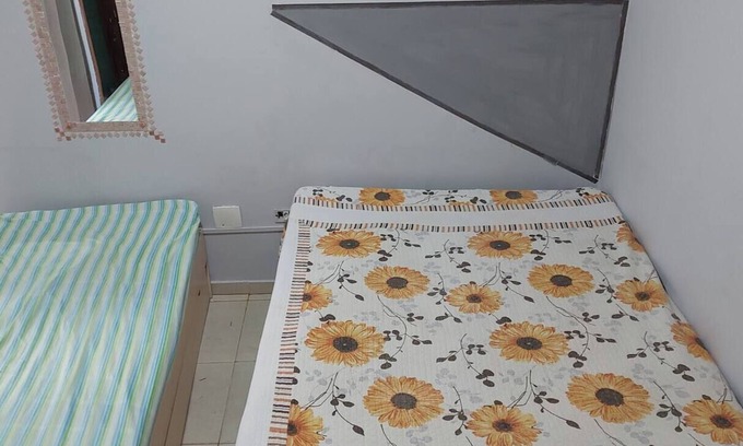 Maringa Appartement | Ap02 Girassol double and single bed One bedroom.