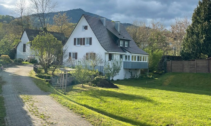 Muellheim Appartement | Apartment 'Ritter' with Private Garden and Wi-Fi