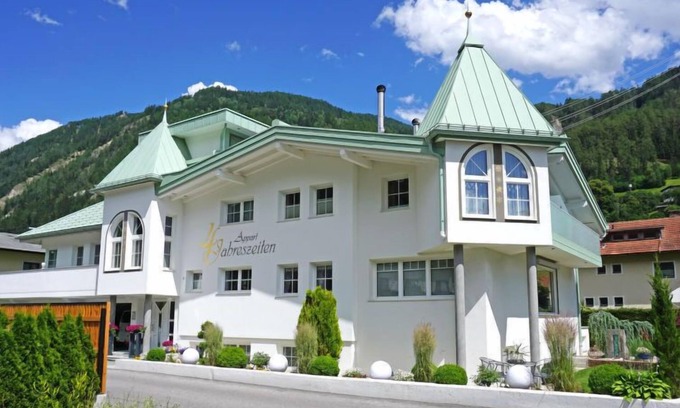Ried im Oberinntal Appartement | Apart D by Interhome