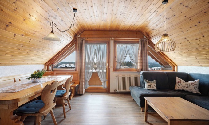 Furtwangen Appartement | Appartement "Feldbergblick" avec vue sur les montagnes, jardin partagé et Wi-Fi