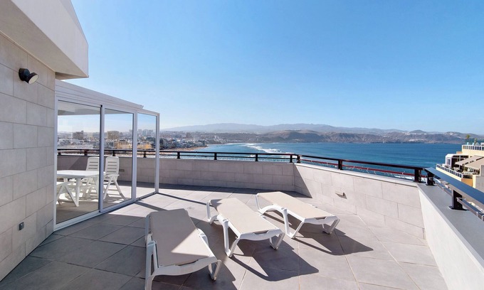 Las Palmas de Gran Canaria Appartement | Appartement "Ático Delux 80" avec vue sur mer, WiFi et terrasse sur le toit