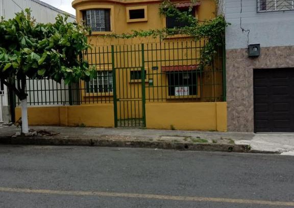 Catedral Appartement | APART YENNY, MUSOC, TRACOPA bus, cerca Clinica Biblica y Carit