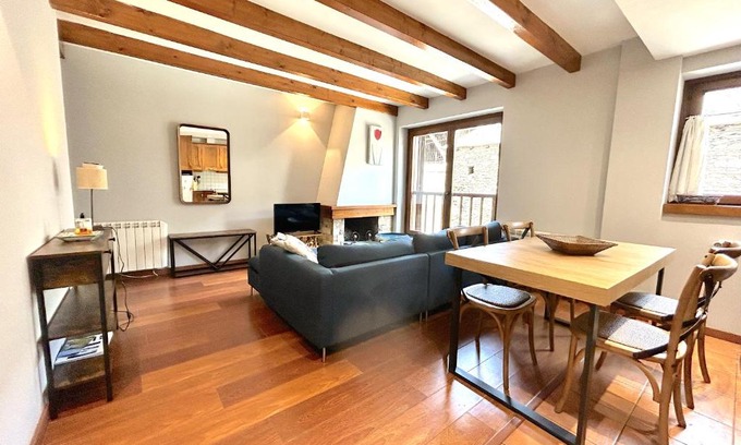 Alt Aneu Appartement | Apartament rústic amb llar de foc by RURAL D'ÀNEU