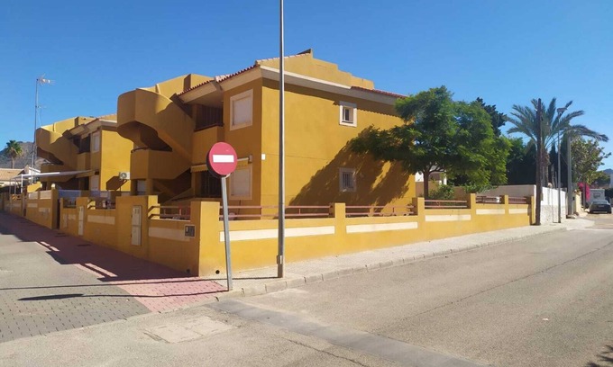 Los Puertos Appartement | Apartamento 2 dormitorios, gran patio. A 60m del mar. Piscina y Parking cerrado