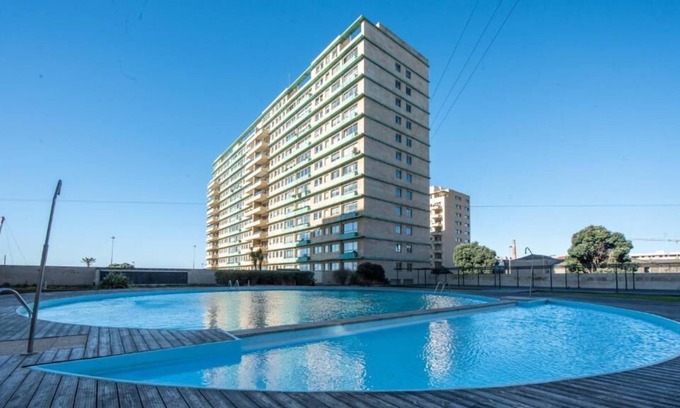 Aldoar Copropriété | Apartamento em Frente à Praia em Condomínio com Piscina
