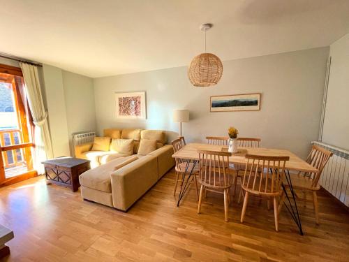 Benasque Appartement | Apartamento en el centro de Benasque con piscina