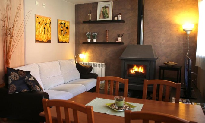 Ribes De Freser Appartement | Apartamento Gis, con chimenea!